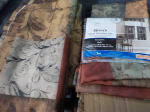 lot 16 image: 2 - 36 Window Sets...