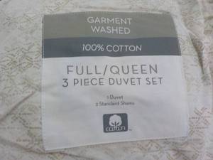 lot 20 image: 3 Piece FullQueen Duvet Set...