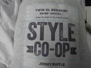 lot 36 image: Twin XL Bed skirt Jersey Ruffle...
