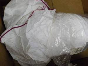 lot 45 image: Lot of Bed skirts, Sheets, Duvets a...