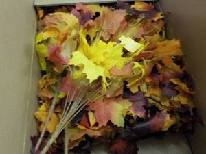 lot 102 image: Box of Fall Dcor Leaves and Hallo...