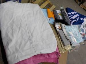 lot 118 image: Tent Cover, Cloth Napkins, Pillow C...