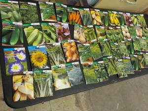 lot 152 image: 52 pkgs Burpee Garden Seeds dated ...