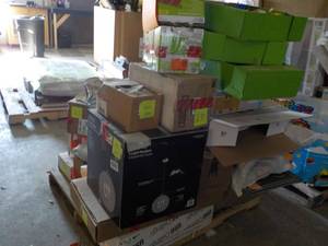 lot 170 image: Pallet of unclaimed merchandise...