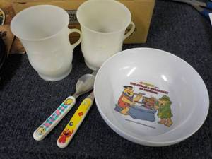 lot 180 image: Vintage Childrens Kool Aid Cups, S...