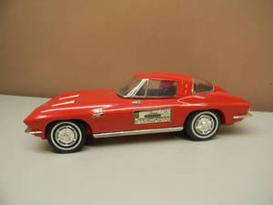 lot 1 image: 1963 CORVETTE SPLIT WINDOW - RED - BEAM DECANTER - GREAT COLLECTIBLE - SEE PICTURES