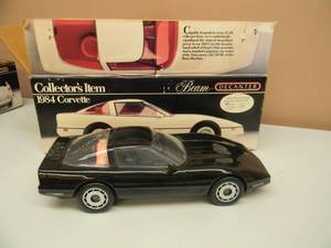 lot 4 image: 1984 CORVETTE CALIFORNIA WITH BOX - WHITE - BEAM DECANTER - GREAT COLLECTIBLE - SEE PICTURES