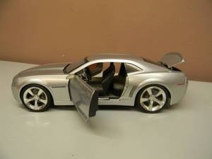 lot 13 image: 2006 CHEVY CAMARO CONCEPT CAR 118 SCALE JADA 40TH ANNIVERSARY - SILVER - NICE - SEE PICTURES