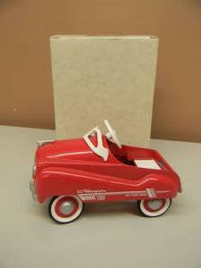 lot 18 image: HALLMARK KIDDIE CAR CLASSICS 1955 MURRAY RED CHAMPION PEDAL CAR - NEW IN BOX - SEE PICTURES