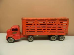 lot 24 image: VINTAGE 1950s TONKA LIVESTOCK TRUCK & TRAILER - PRESSED STEEL - RARE, HARD TO FIND - SEE PICTURES