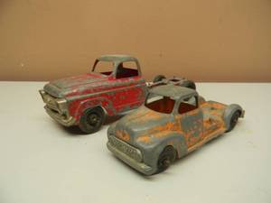 lot 28 image: 2 VINTAGE HUBLEY KIDDIE TOYS TRUCKS - SEE PICTURES