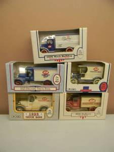 lot 32 image: ERTL - IGA DIE CAST COLLECTION - SEE PICTURES
