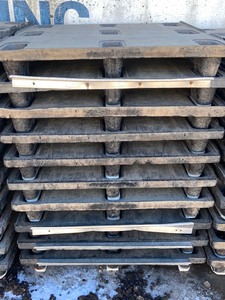 lot 11 image: Lot Of (10) Industrial Plastic Pallets