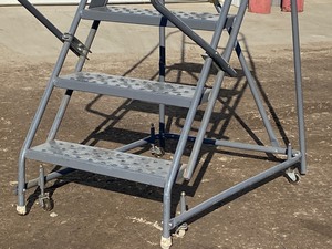 lot 15 image: Tri-Arc Steel Warehouse Steps