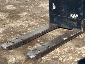 lot 2 image: Electric Pallet Jack