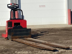 lot 3 image: Raymond Electric Pallet Jack