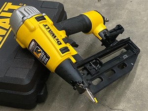 lot 23 image: DeWalt Pneumatic Finish Nailer