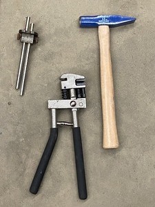 lot 25 image: Lot Of Assorted Hand Tools