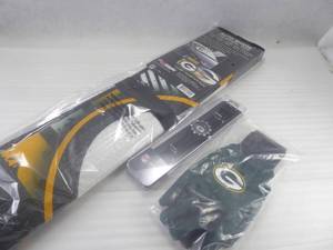lot 63 image: Brand New Green Bay Packers Auto Shade, Gloves and Wristwatch Lot