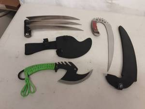 lot 6 image: 3-Specialty Knives With Cases