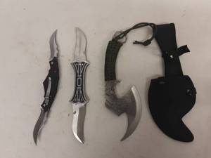 lot 9 image: 1-Dagger With Sheath & 2 Haladie Battling Combat Knives