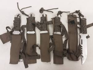 lot 12 image: 5-Paracord Handled Knives