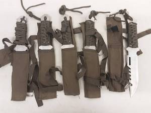 lot 15 image: 5-Paracord Handled Knives