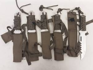 lot 17 image: 5-Paracord Handled Knives