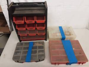 lot 48 image: 4-Parts Bins With Hardware