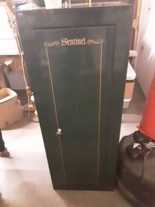lot 50 image: Sentinel Gun Cabinet With Keys