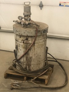 lot 2 image: Graco Painting Set-Up