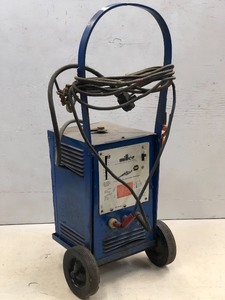 lot 6 image: Miller 225-Amp Arc-Welder