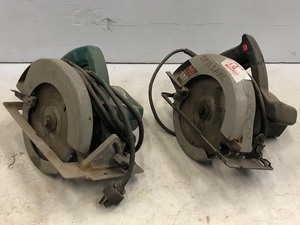 lot 18 image: (2) 7.25 Circular Saws