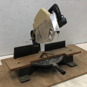 lot 38 image: Black & Decker 2HP Miter Saw