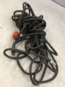 lot 45 image: Heavy Gauge 100ft Electric Extension Cord