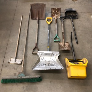 lot 60 image: Lot Of Assorted Yard  Garden  Shop Tools