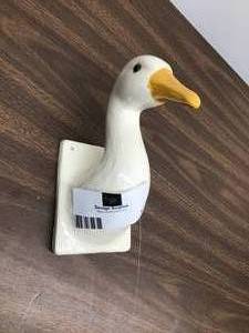 lot 17 image: Duck that mounts on wall