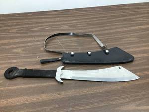 lot 33 image: Machete - 14 Blade