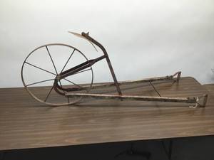 lot 39 image: Vintage Lawn Decoration - 60 in length.