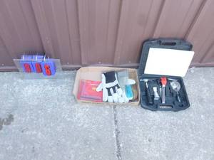 Craftsman Bar set with flat of work gloves. As shown.