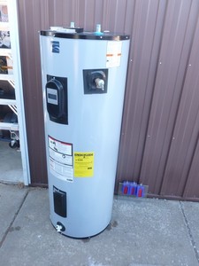 Kenmore 50 gallon electric water heater. New condition with minor scratches & dents & has cracked control panel mount. Panel is ok. As shown. THIS ITEM HAS A RESERVE.