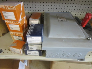 CIRCUIT BREAKER BOX AND CIRCUIT BREAKERS