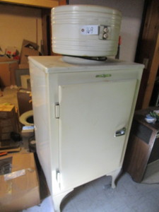 ANTIQUE GE MONITOR TOP REFRIGERATOR THAT WORKS