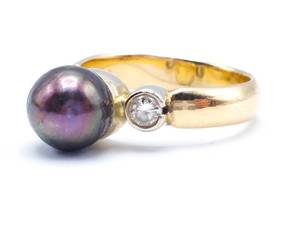 Black Tahitian Pearl and Diamond Estate Ring in 14k Yellow Gold
