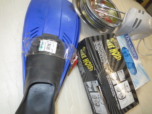 lot 4 image: Mixer - Bike Hoist - Nitrile Gloves -Swim Fins