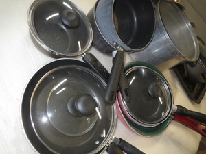 lot 13 image: Cookware