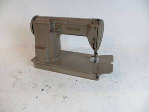 VINTAGE Singer Sewing Machine