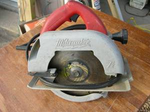 lot 18 image: Milwaukee 7-14 Circular Saw