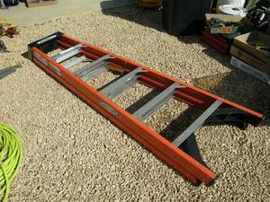 lot 22 image: Werner 6 Fiberglass Ladder