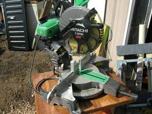 lot 4 image: Hitachi C12FDH Dual Bevel Compound Miter Saw